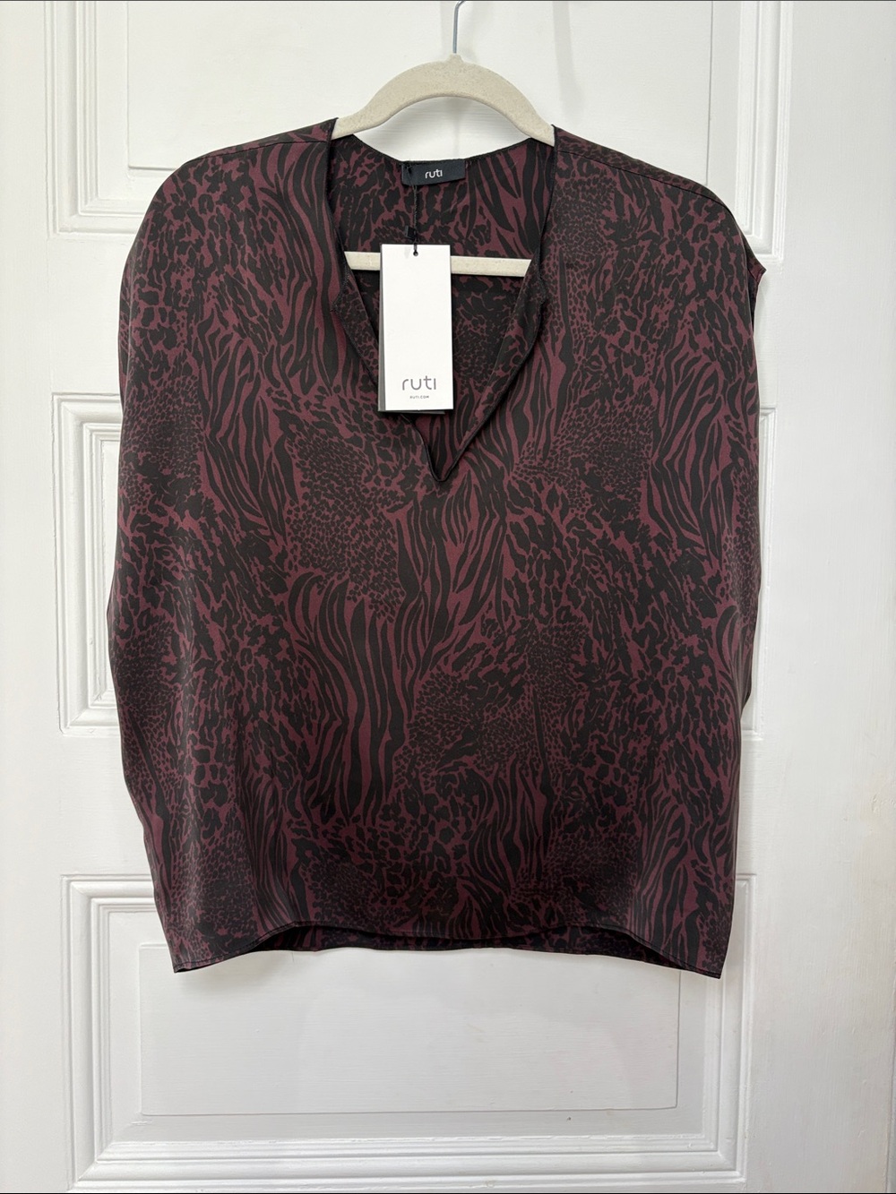 NWT Ruti Burgundy Animal-Print V-Neck Sleeveless Blouse, small